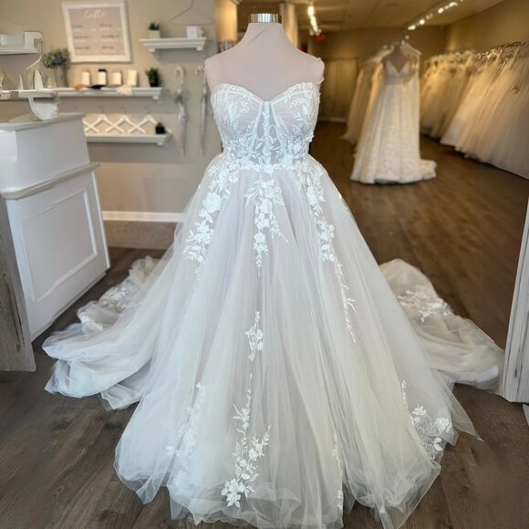 Martina Liana Bridal Gown 1413 - Picture 1 of 5